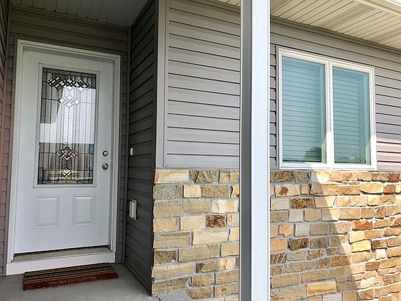 2nd image of 904 16th Ave