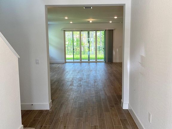 3rd image of 7121 SE Park Trace Court