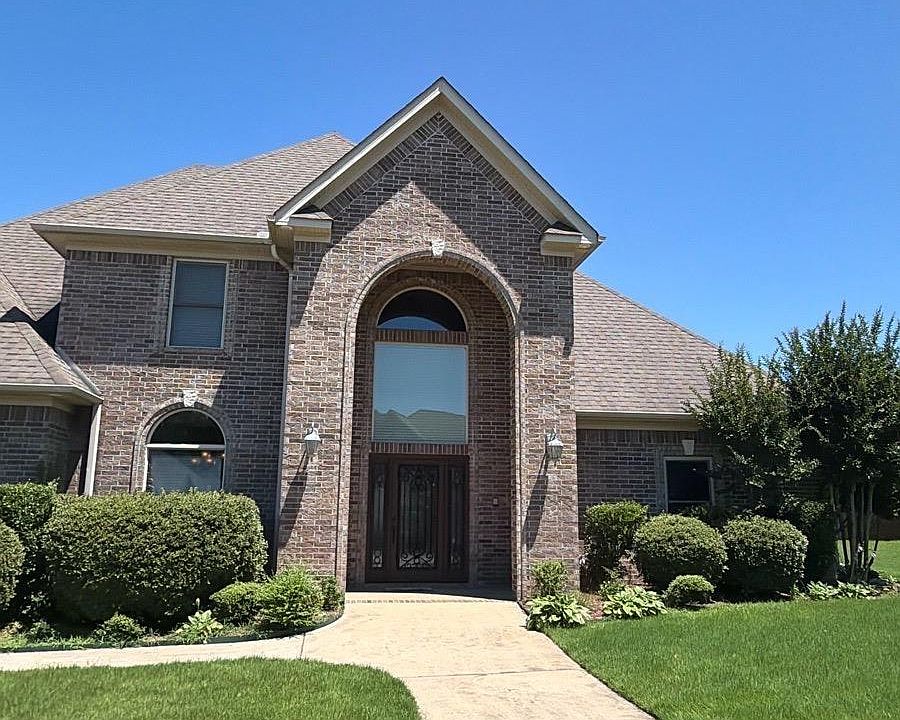 1st image of 3924 Commonwealth Dr