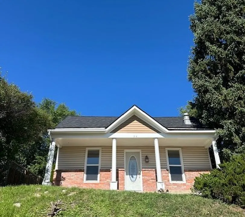 304 S Main St