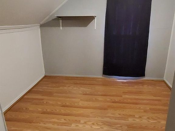 3rd image of 3521 Jewell St