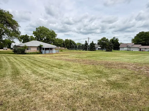 1420 Dakota Ave N, Huron, SD 57350