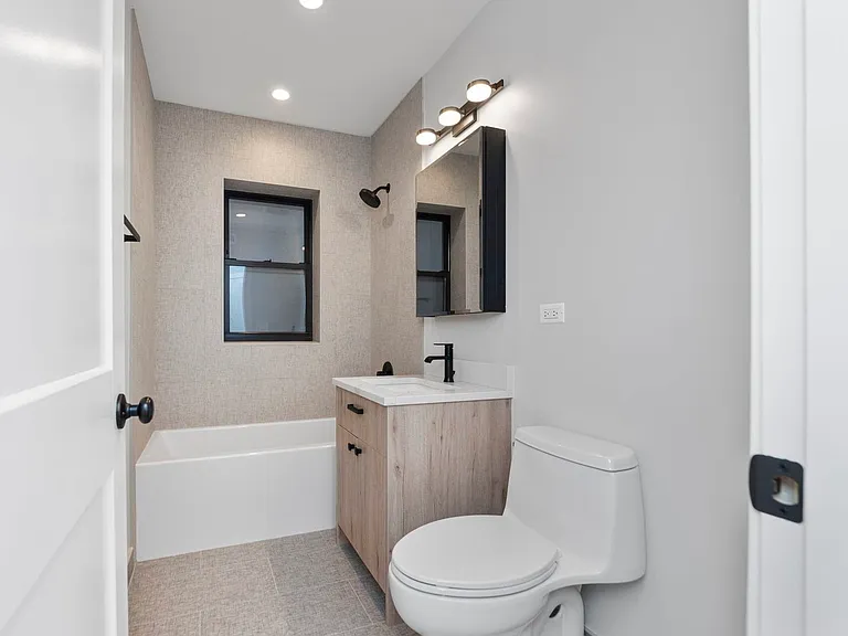 1910 W Winnemac Ave #1908-2 — Photo 12
