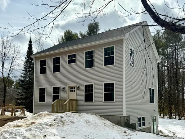 10 Conesca Road, Raymond, ME 04071