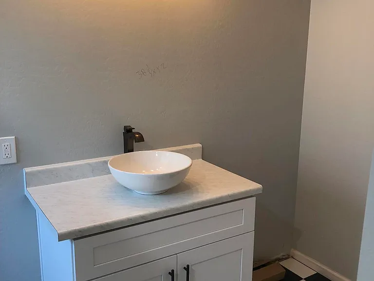 725 E Moreland St — Photo 14
