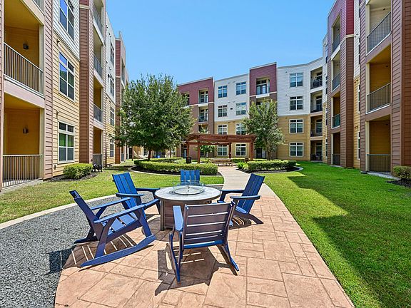 2nd image of 8900 Lakes At 610 Dr APT 145