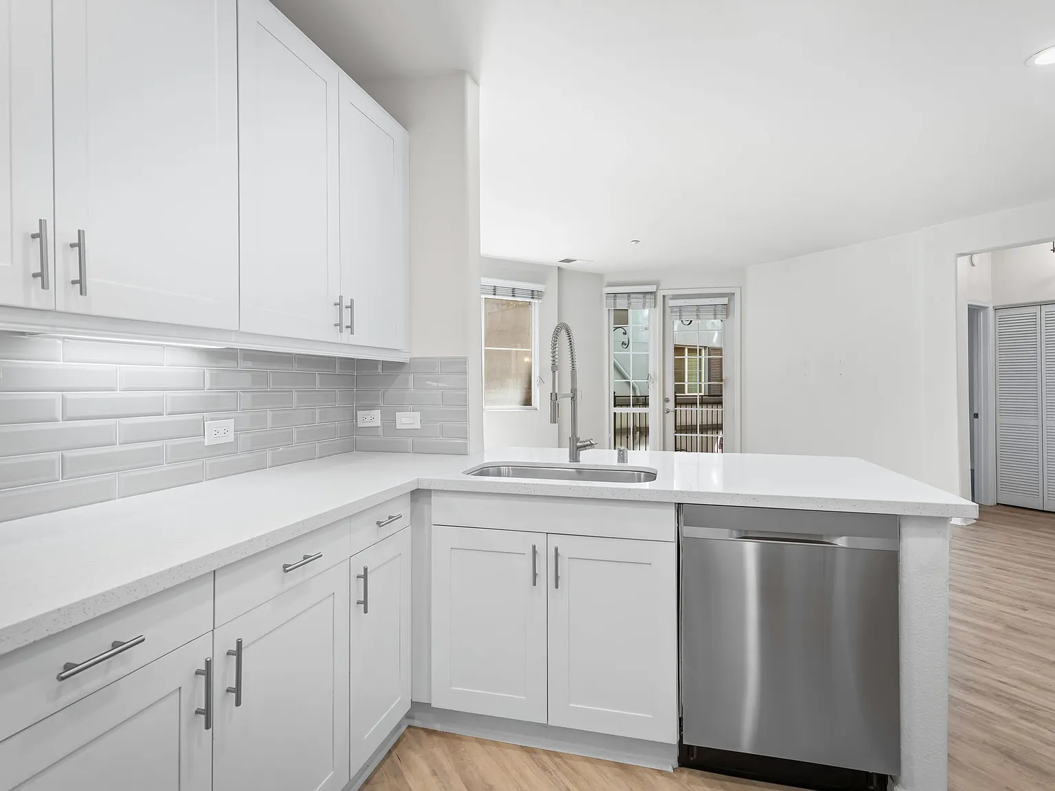 2 bed, 1108 sqft, $4,000 — Photo 3