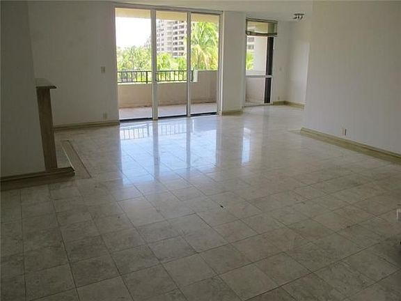 4th image of 161 Crandon Blvd APT 423