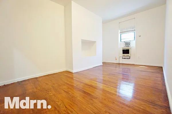 Rented by Mdrn Residential | media 13