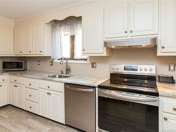 3rd image of 505 Summer Hill Dr #505
