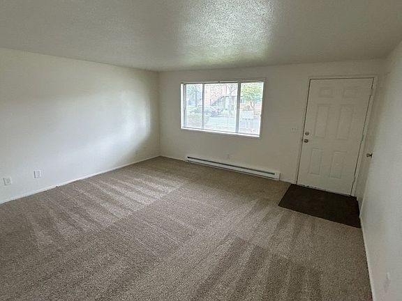 3rd image of 3924 Iberis St NE
