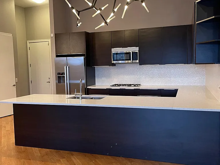 2410 W Bloomingdale Ave #4D — Photo 3