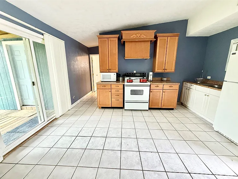 2434 Shady Creek Ln — Photo 2