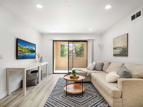 3rd image of 1140 W Blaine St APT 202