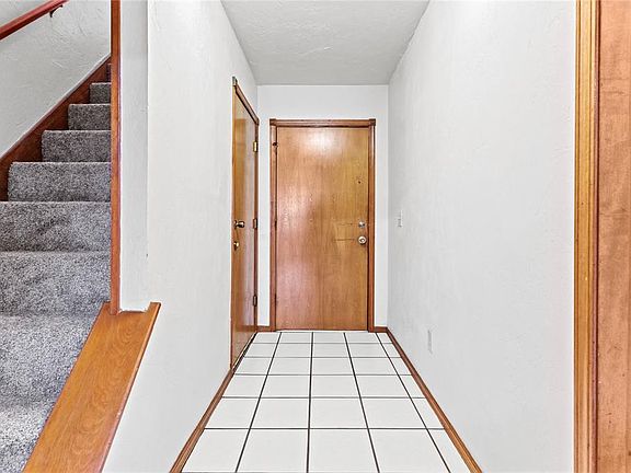 5th image of 133 E Parkland Dr