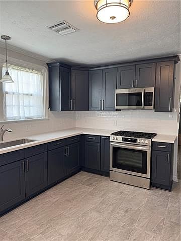2nd image of 2020 James St