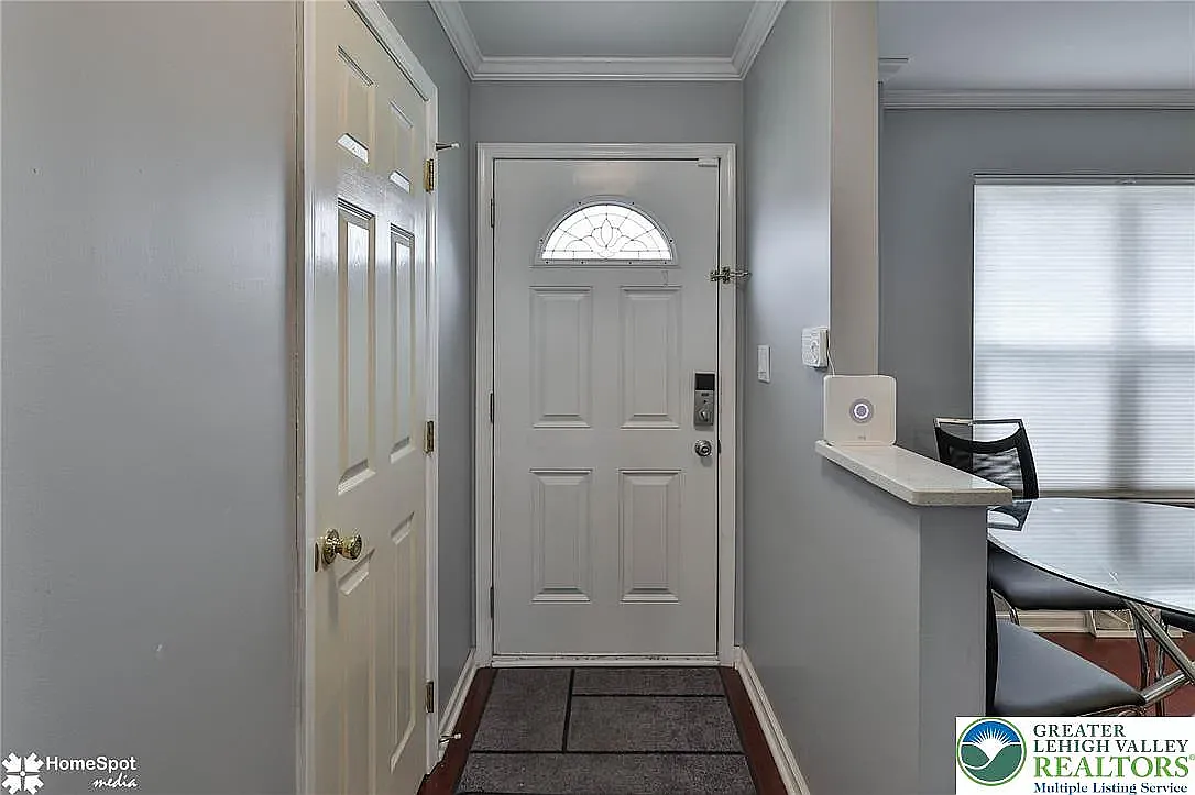 3 bed, 1538 sqft, $2,400 — Photo 2