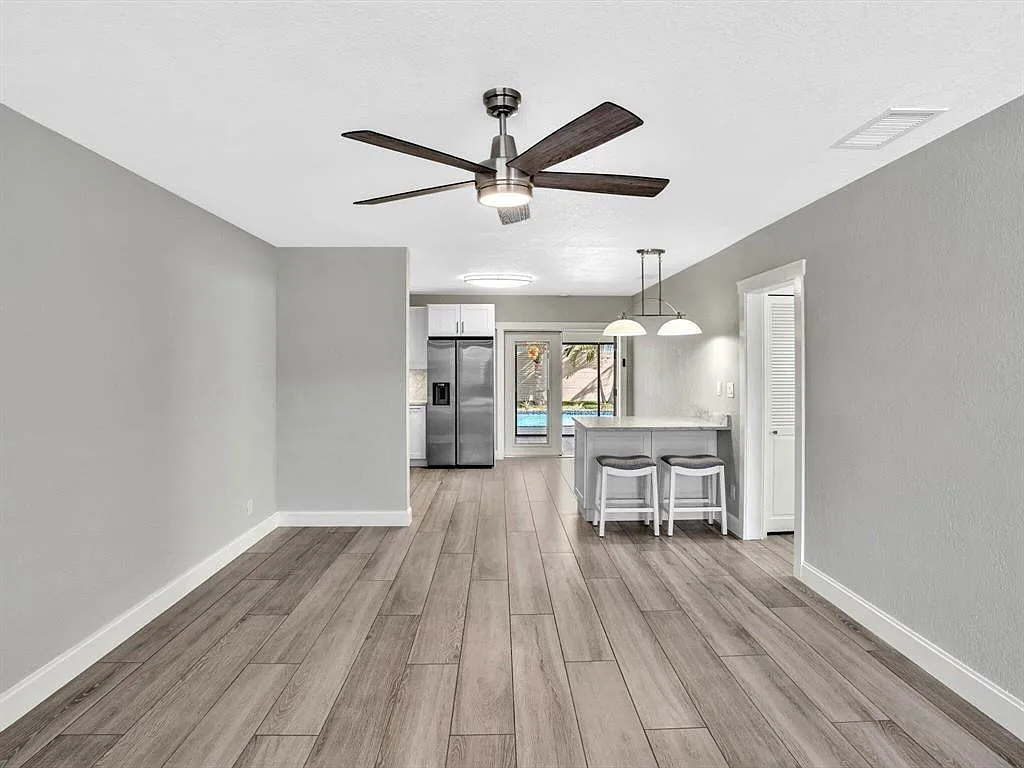 2 bed, 2.0 bath, 1221 sqft, $4,000 — Photo 3