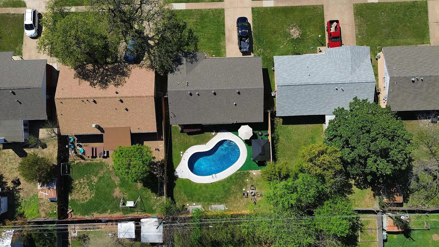 4 bed, 2.0 bath, 1593 sqft, $6,142 — Photo 4