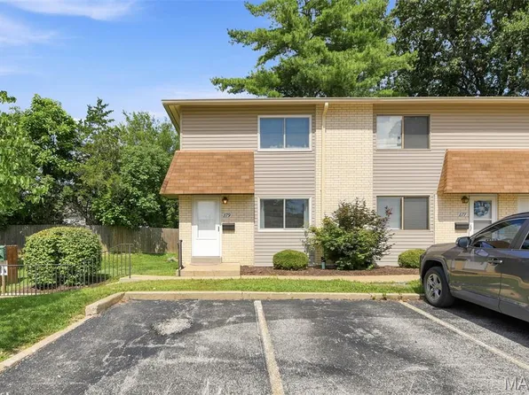 879 Portsdown Rd, Ballwin, MO 63011