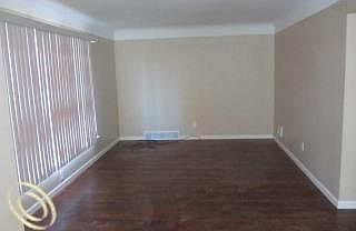 5th image of 2481 Ferris Ave