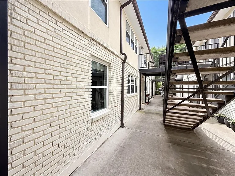 48 Peachtree Ave #200 — Photo 33