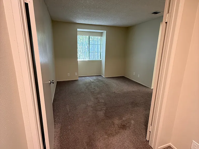 1360 Oxford Ave #5 — Photo 14