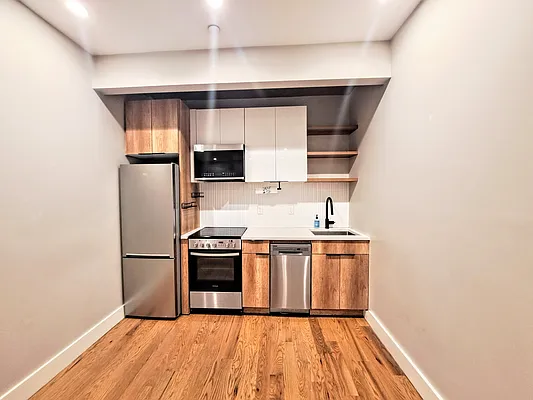 Rented by Friedman Mayer, LREB | media 18