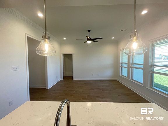 3rd image of 1565 Fenton Cir