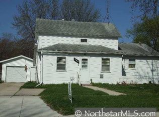 340 S 9th St, Bird Island, MN 55310