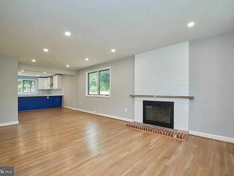 2123 N Early St — Photo 4
