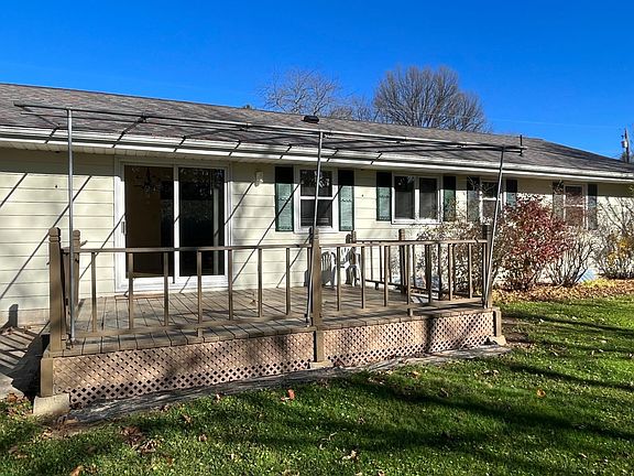 Large deck with awning (removed for winter).