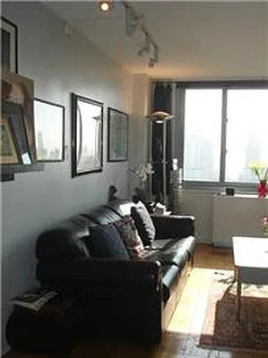 Sold by Bank Neary | media 3
