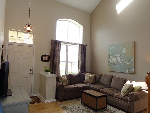 2nd image of 225 Wilton Ln