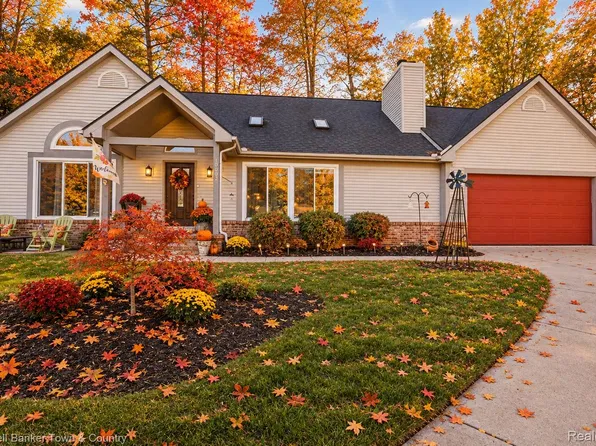 10802 Charring Cross Cir, Whitmore Lake, MI 48189