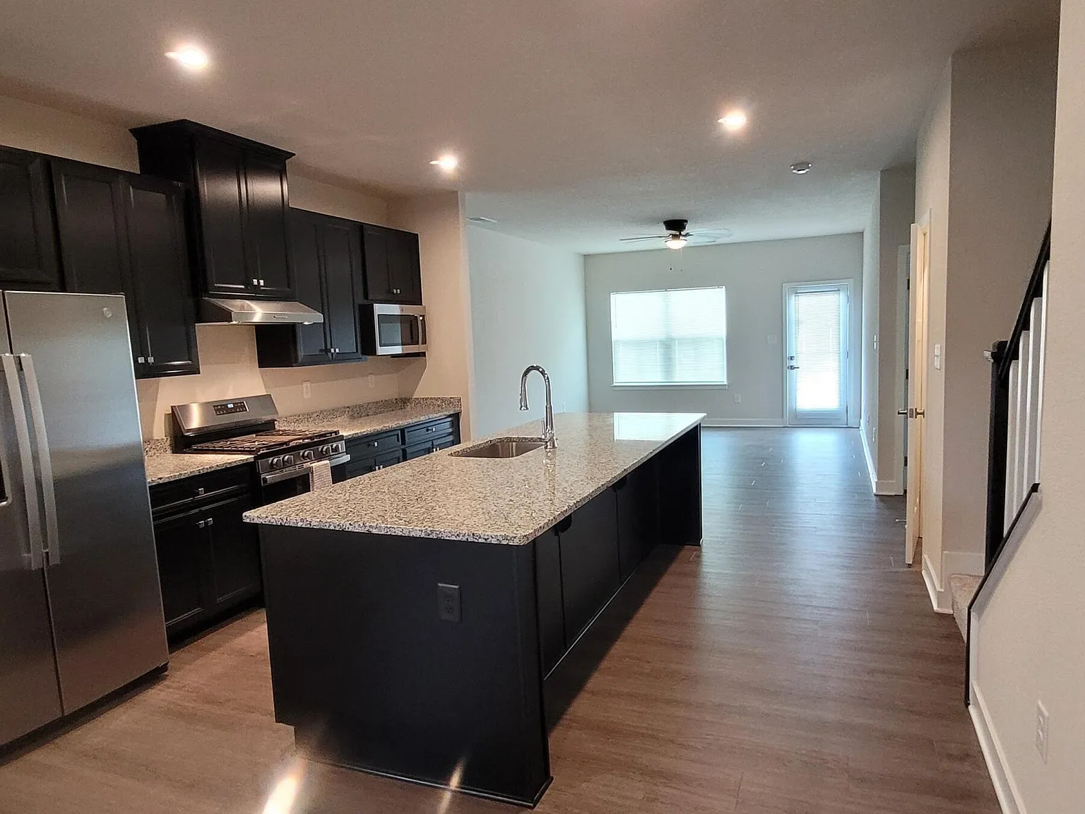 3 bed, 2.5 bath, 1757 sqft, $2,395 — Photo 2