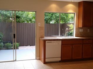 27450 Rondell St, Agoura Hills, CA 91301