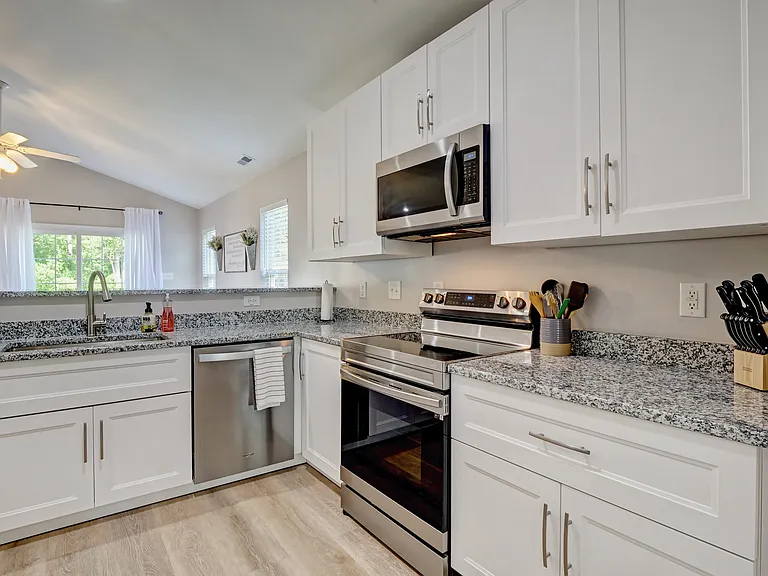 136 Red Bird Ln — Photo 4