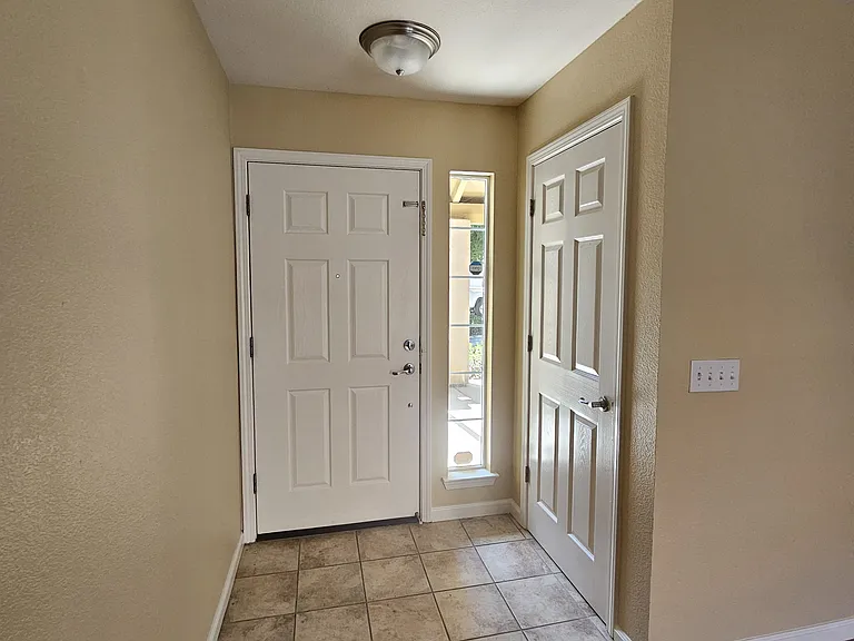 E Acacia St — Photo 8