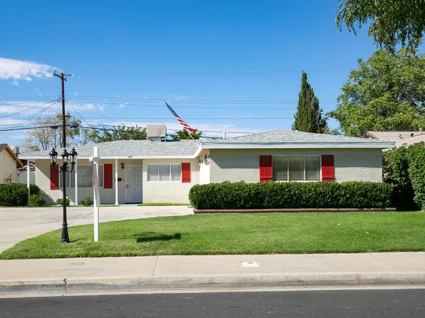 1039 W Avenue J8, Lancaster, CA 93534