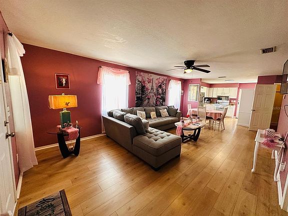 5th image of 224 Montego Dr