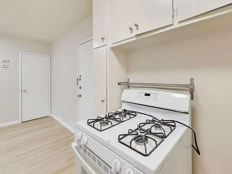 450 Alcatraz Ave #12 — Photo 8