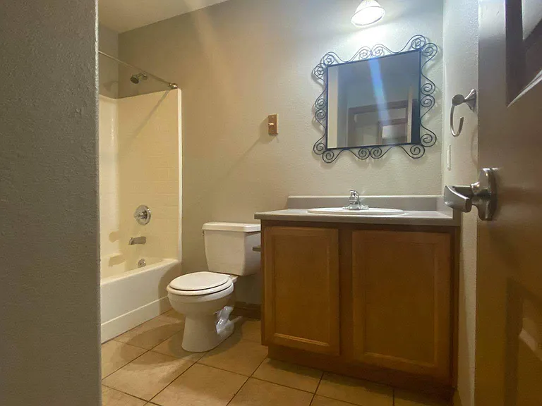 819 H St #2 — Photo 8