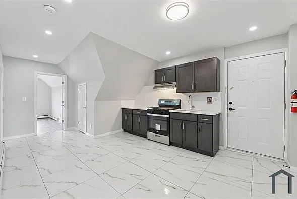 240 Broadway #5 — Photo 15