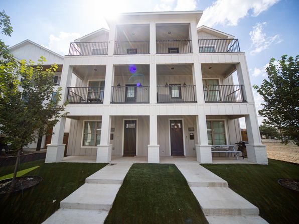 3220 McCart Ave