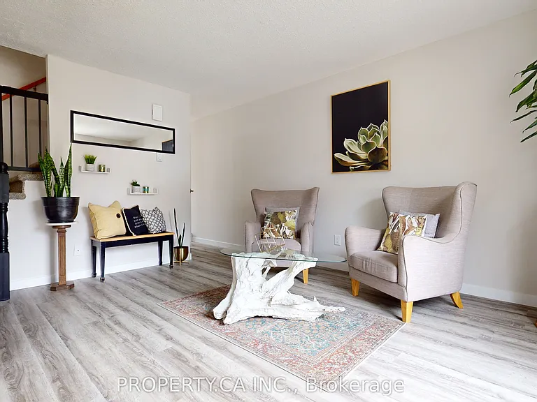 610 George St N #5 — Photo 7