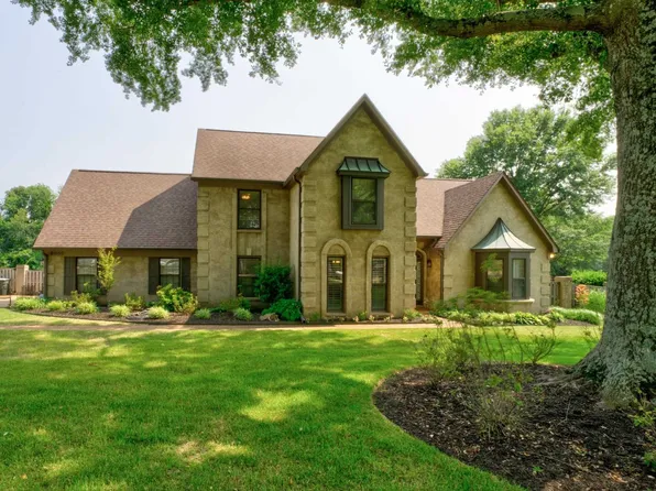 8869 Hillman Way Dr, Bartlett, TN 38133