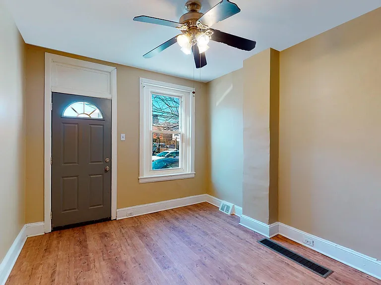 3927 Warren St — Photo 2