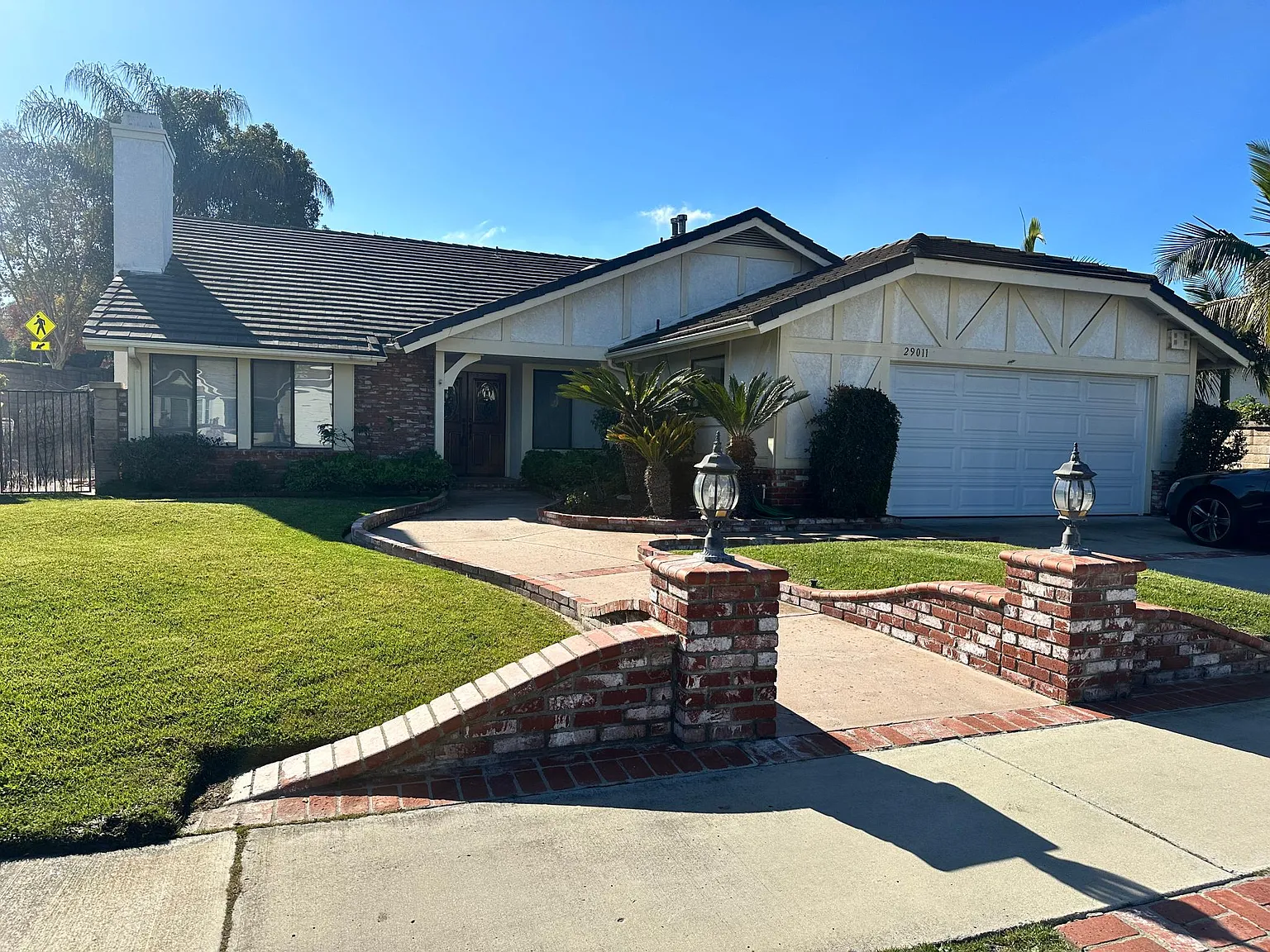 4 bed, 1945 sqft, $5,800 — Photo 2