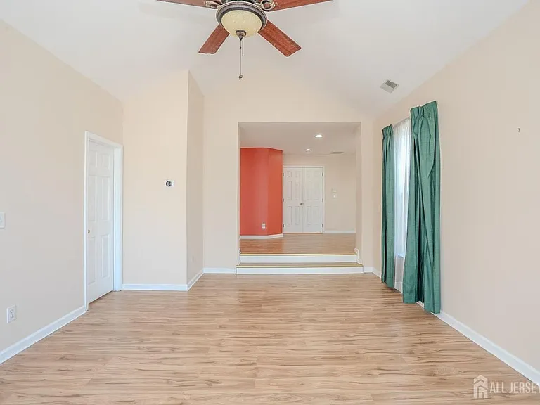 31 Hawthorn Dr — Photo 26